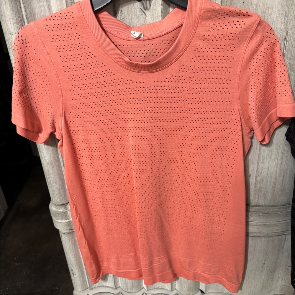 Lululemon breeze by tee